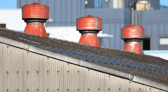 ダクトなど凹凸のある屋根